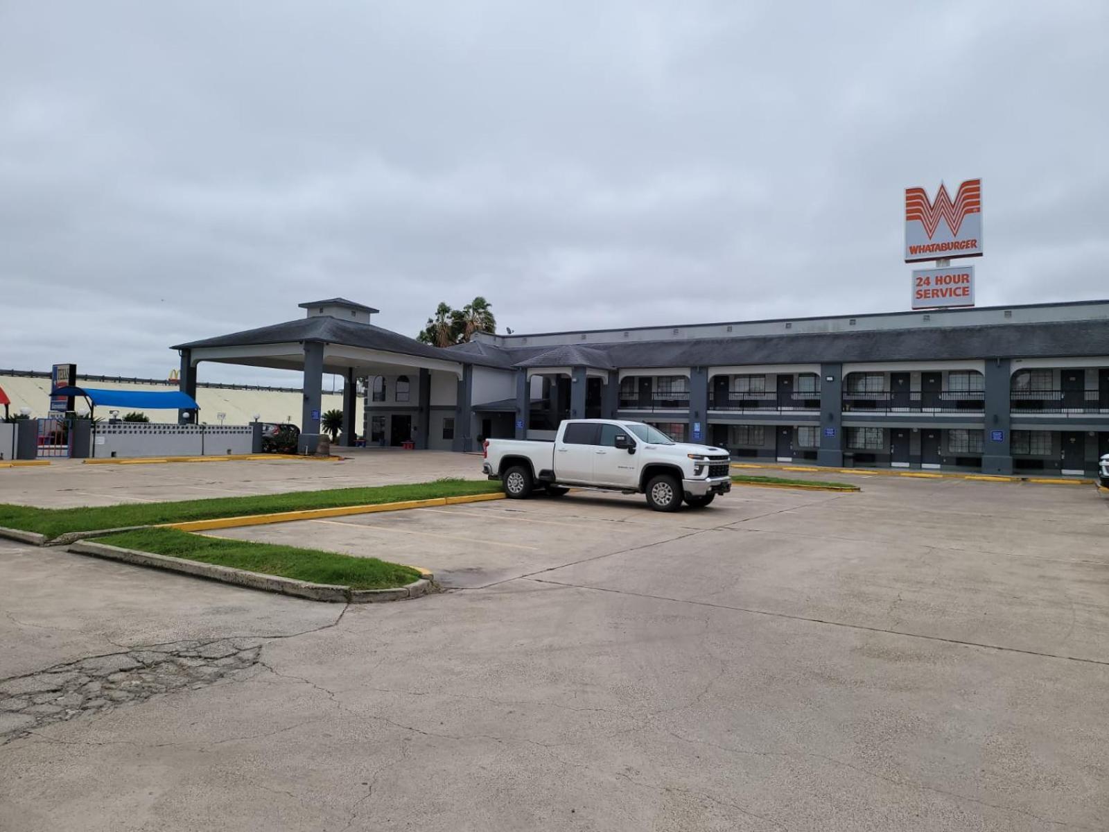 Texas Inn And Suites Raymondville Exterior foto